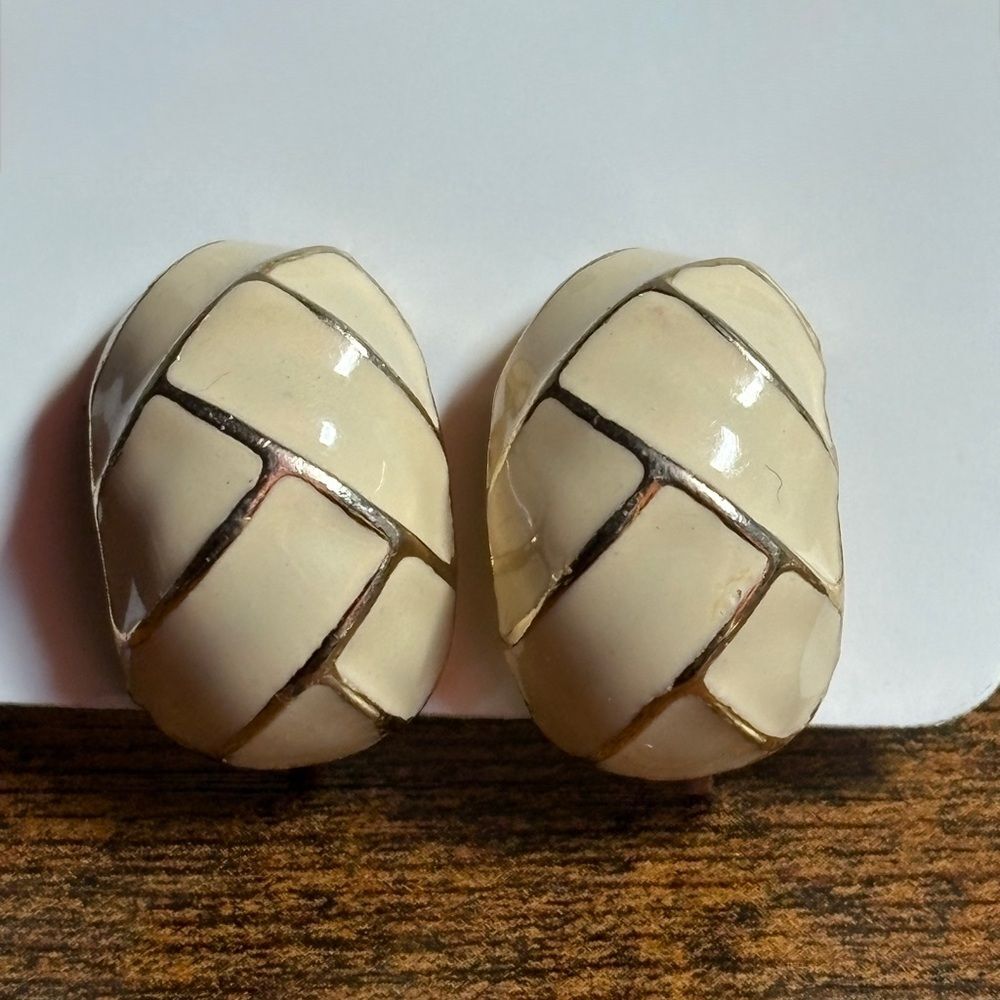 Retro Chic Cream and Gold Clip-On Earrings